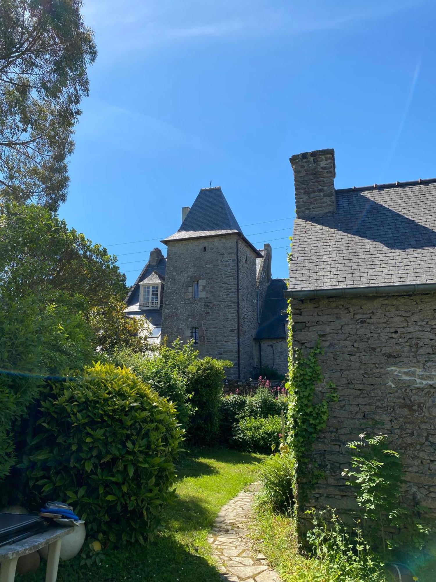 Manoir Des Bords De Rance Bed & Breakfast Plouer-sur-Rance Bagian luar foto
