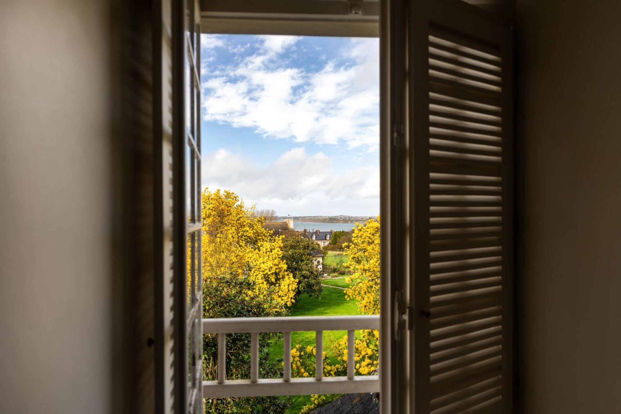 Manoir Des Bords De Rance Bed & Breakfast Plouer-sur-Rance Bagian luar foto